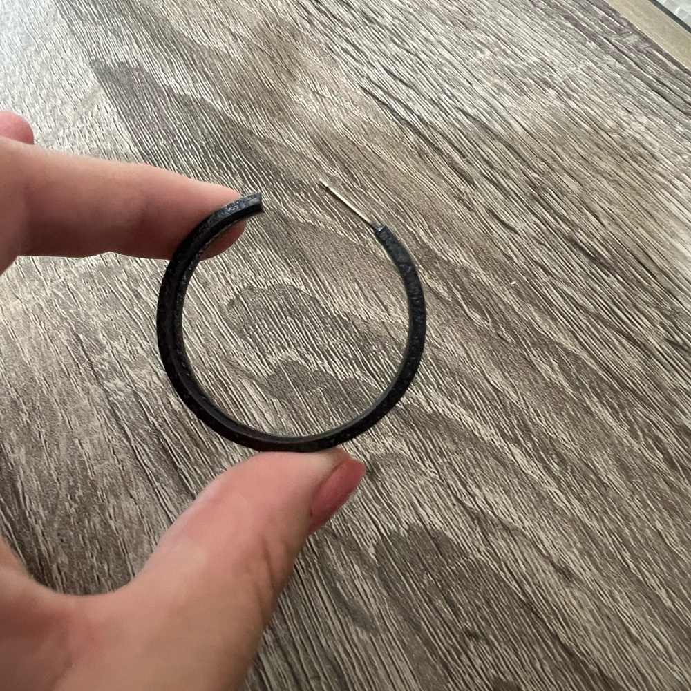 Melania Clara Earrings- By Alexa Rae
Small Erin hoops  1.5’
Color: black
